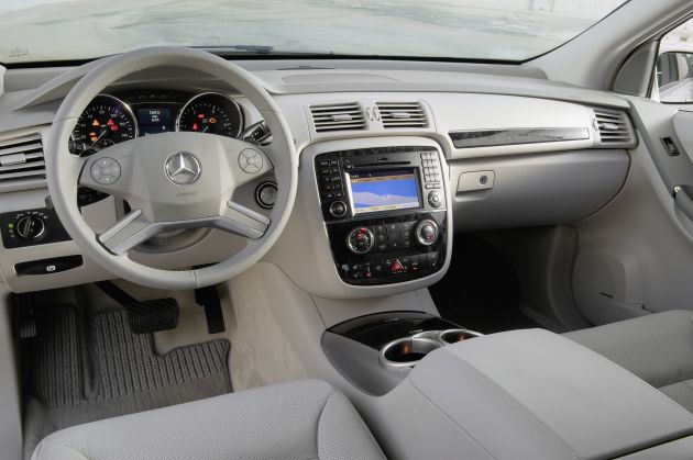 Mercedes R-Klasse:
R 320 (W251)  2007